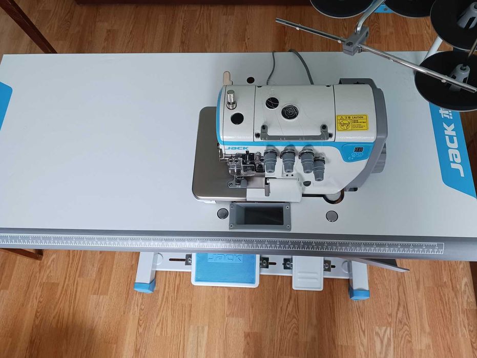 Masina de cusut, surfilat, curis