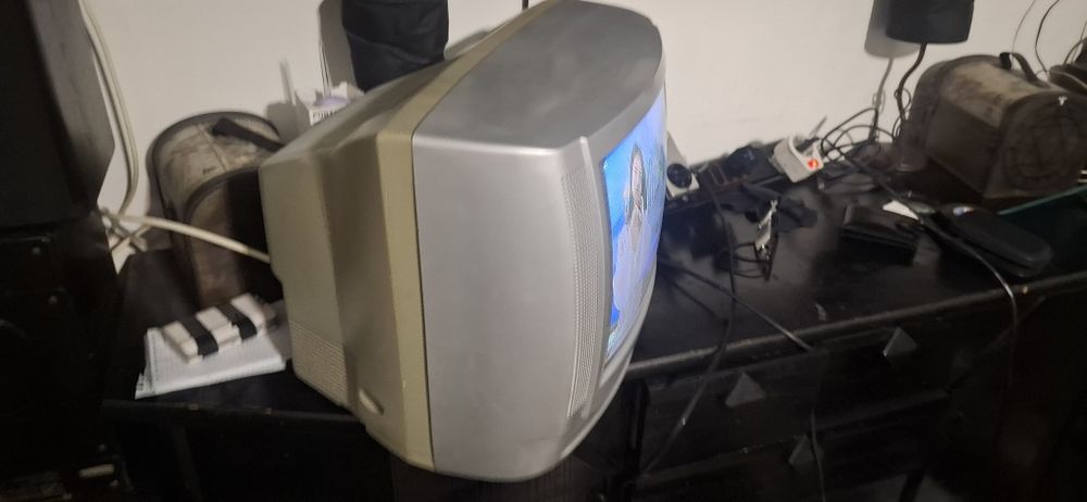 Televizor  mic cu tub