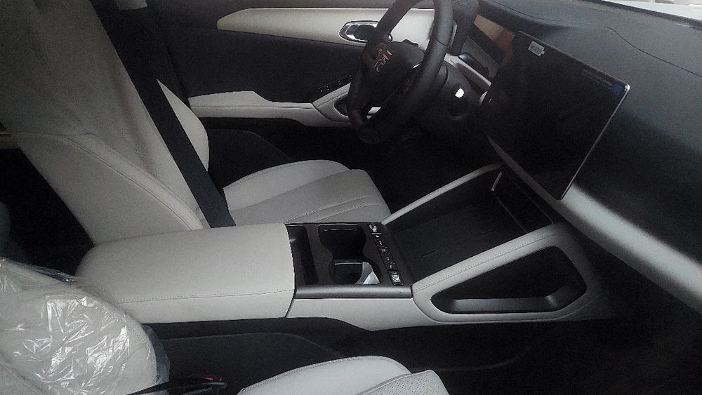 Yuan up smart yangi srochno nomer taqilgan