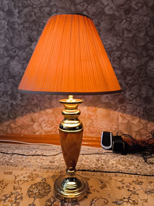 Настольная лампа