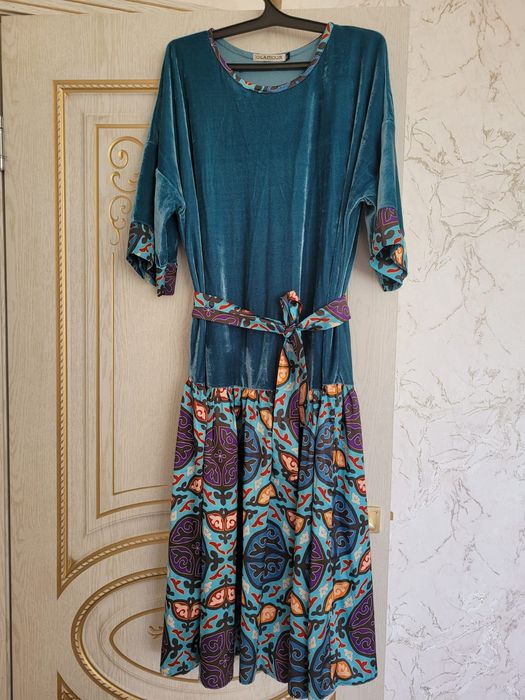 Продам женские платье 8000т