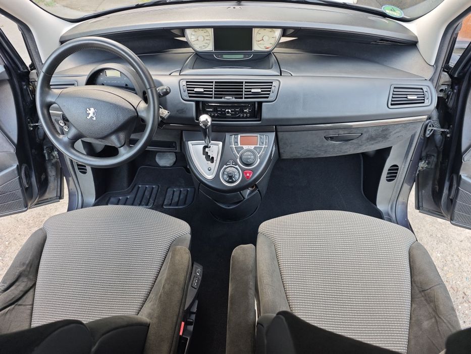 Peugeot 807 Premium 2.0hdi 163cp automat/dublu climatronic/xenon/navi/scaune încălzite/PDC fata spate/7 locuri/roti iarna vara aliaj/carte service