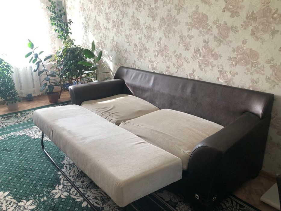 Продаётся диван с двумя креслами