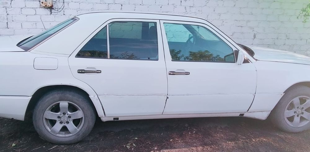 Продам Мерседес Бенс 124