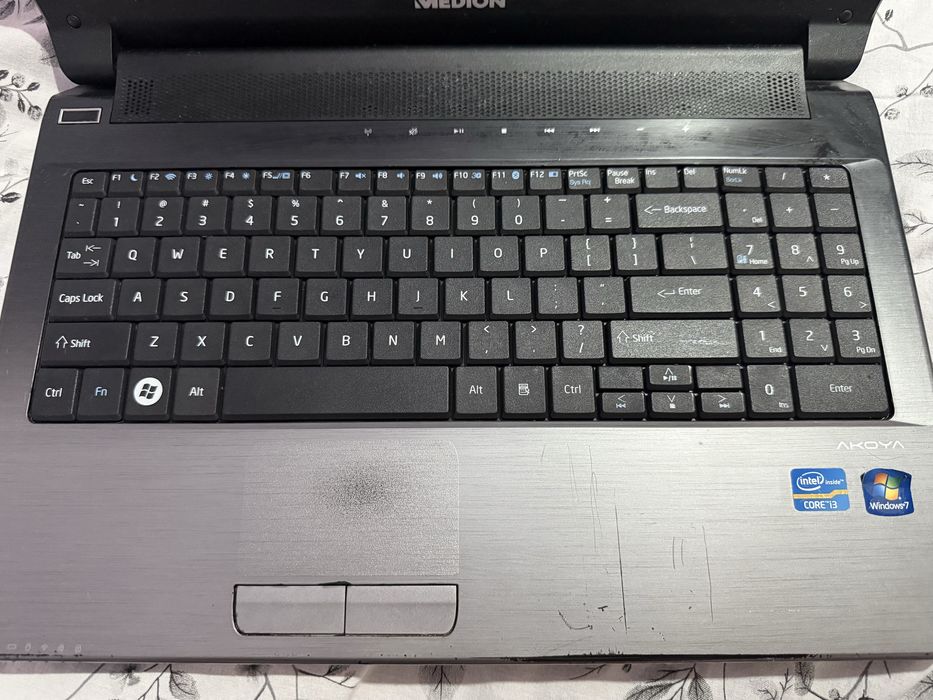 Продавам лаптоп-Medion MD97980 / E6228, Intel i3, 8GB RAM