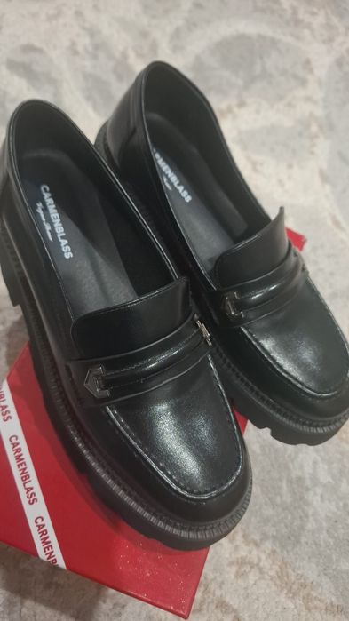 Продаются Лоферы новые срочно