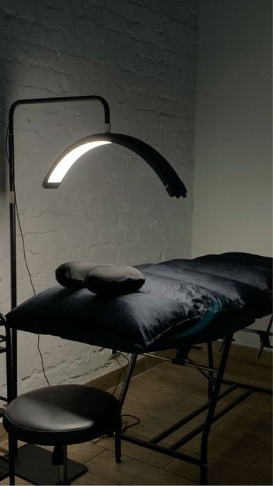 Сдаётся кушетка, маникюрный стол