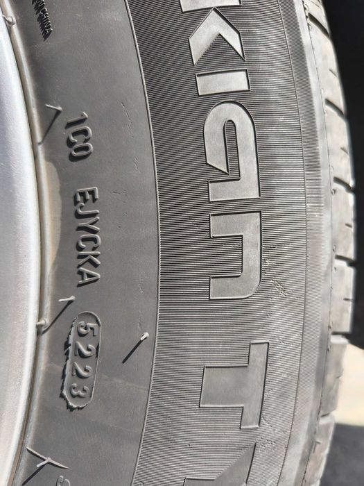 17" оригинални джанти за Toyota RAV4 с летни гуми Nokian + нова патерица