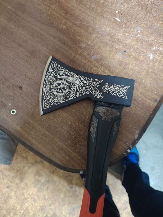 Продаю топоры с гравировкой