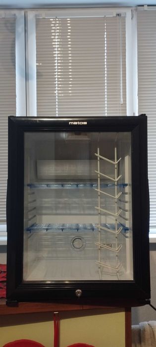 Хладилна витрина за напитки .