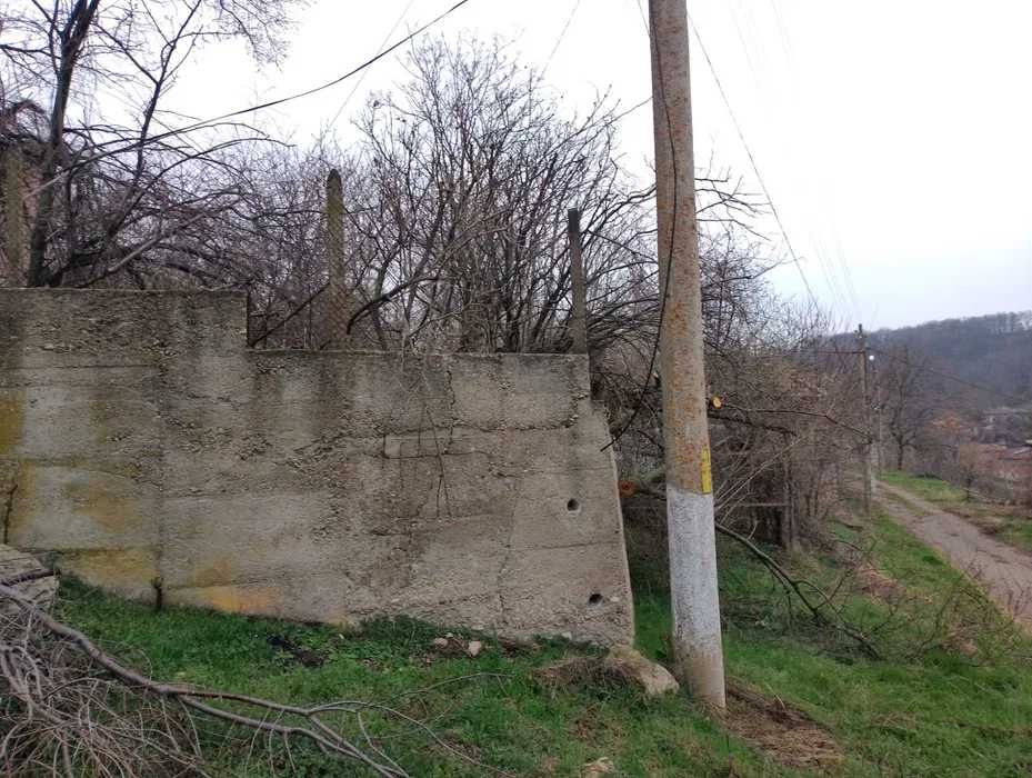 къща с двор в церовец