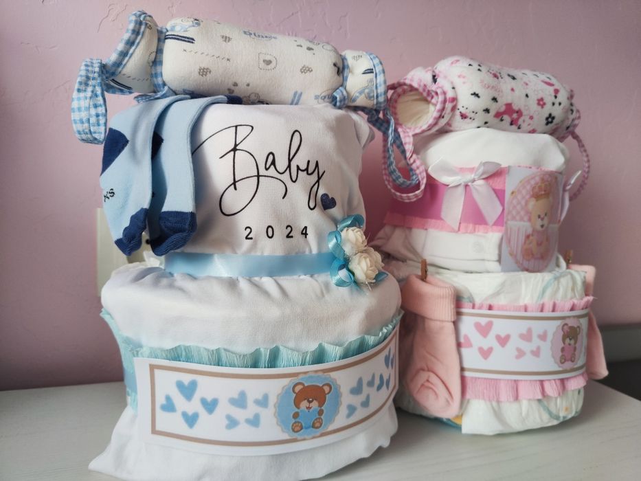 Подарък за новородено бебе - торта от памперси и дрешки