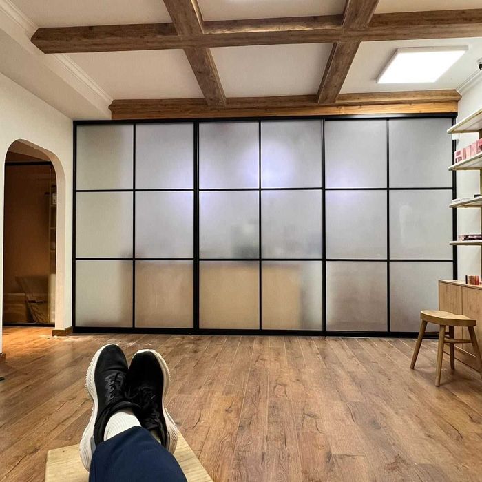 Лофт-перегородки из закалённого стекла под заказ