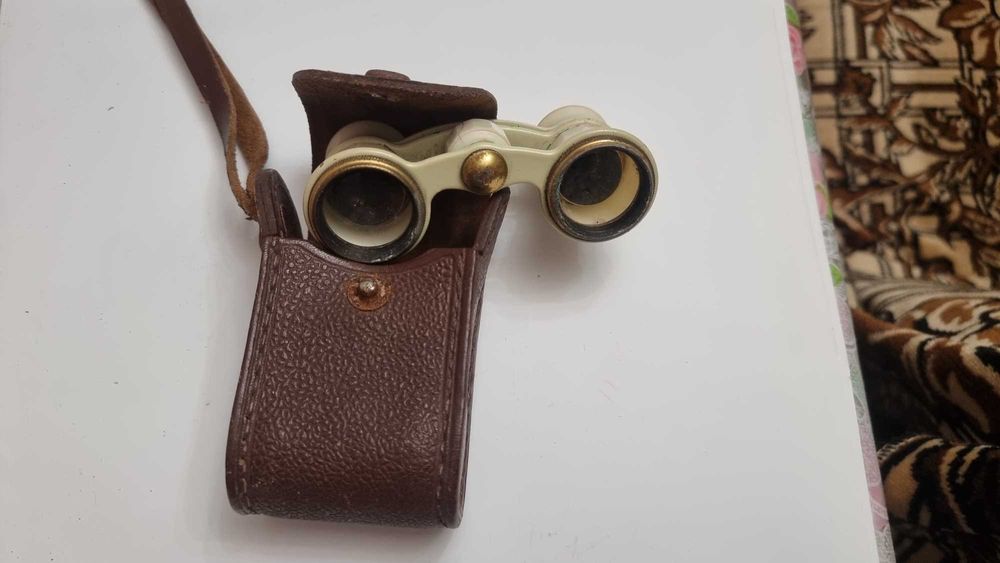 Продам  бинокль  БПЦ4    12х40