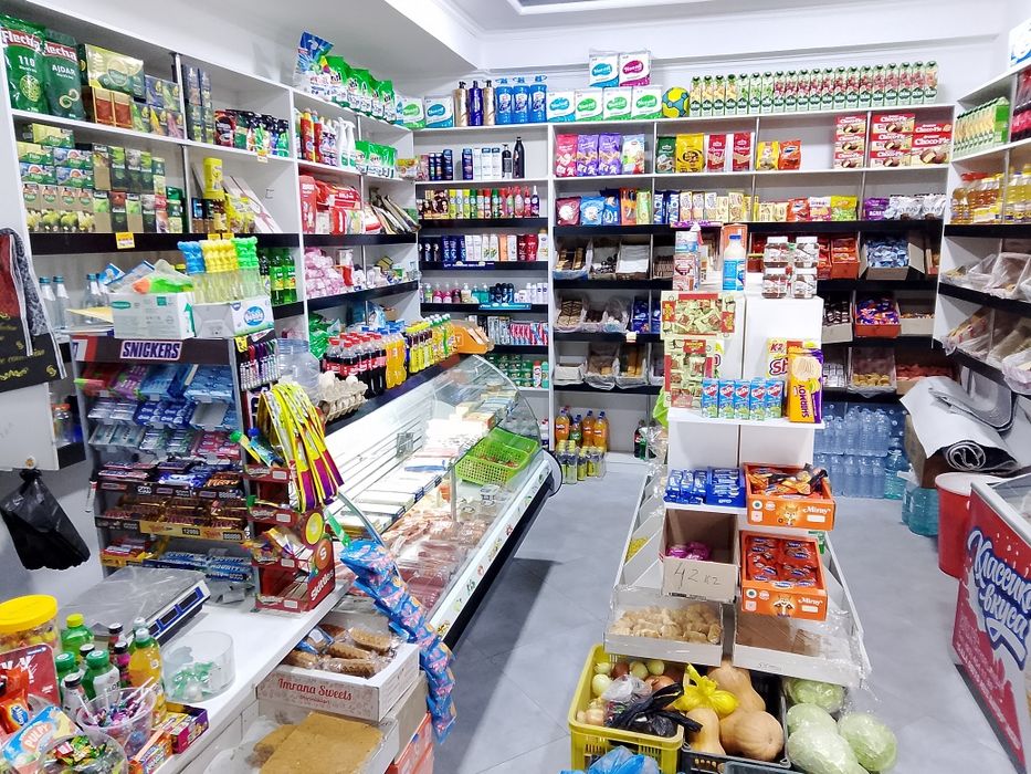 Магазин полкалари сотилади витрина холодильник сотилади.