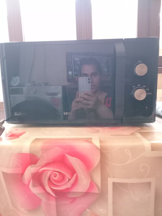 Почти новый микровалновка