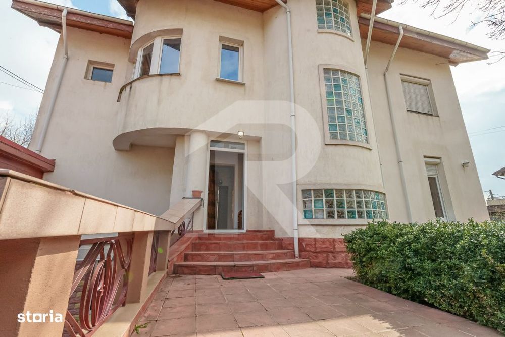 Casa spatioasa cu vedere la Lacul Grivita | 5 dormitoare | teren 793 m