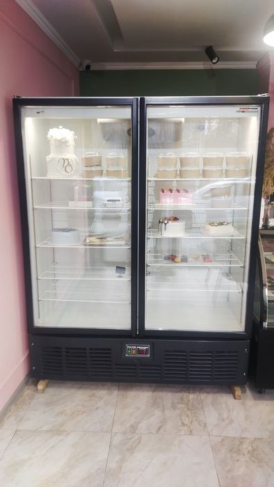 Продается витринный холодильник и фризер