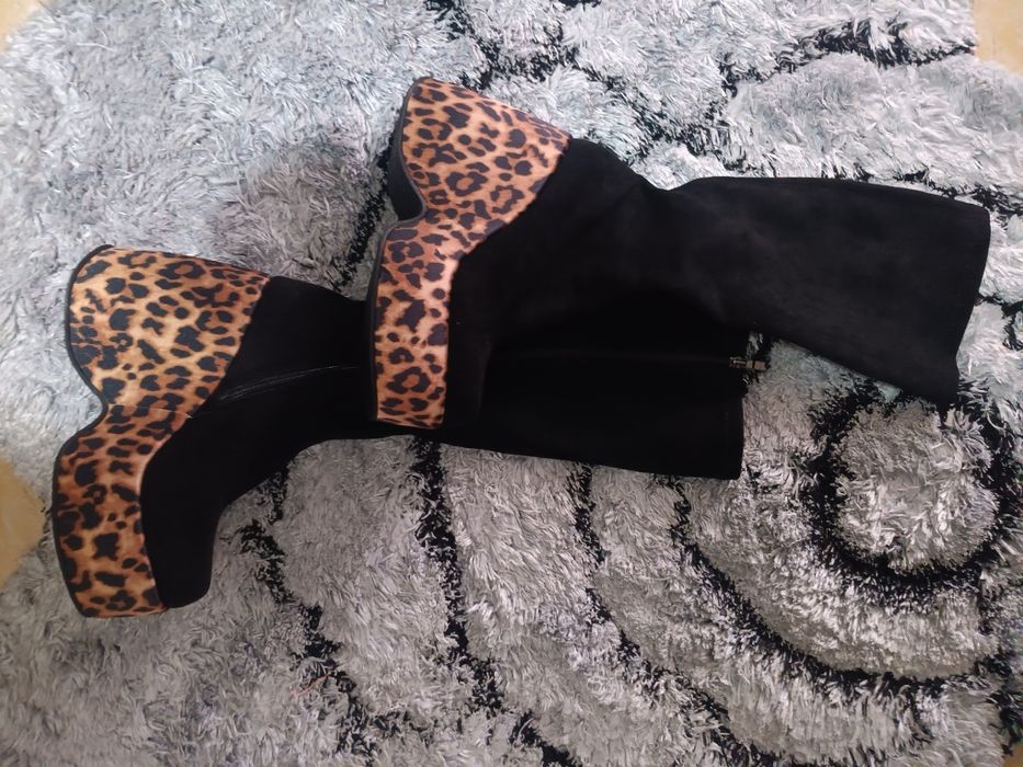 Ботуши велурени...