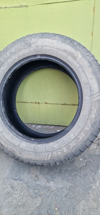 Шины зимние б/у  фирма MAXXIS