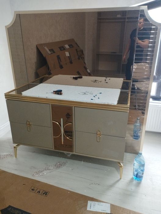 Ansamblat mobilier .