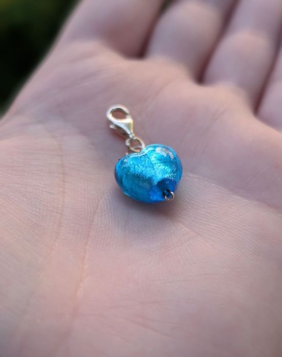 Vechi charm pandantiv argint 925, in forma de inima, sticla de Murano, albastru inchis