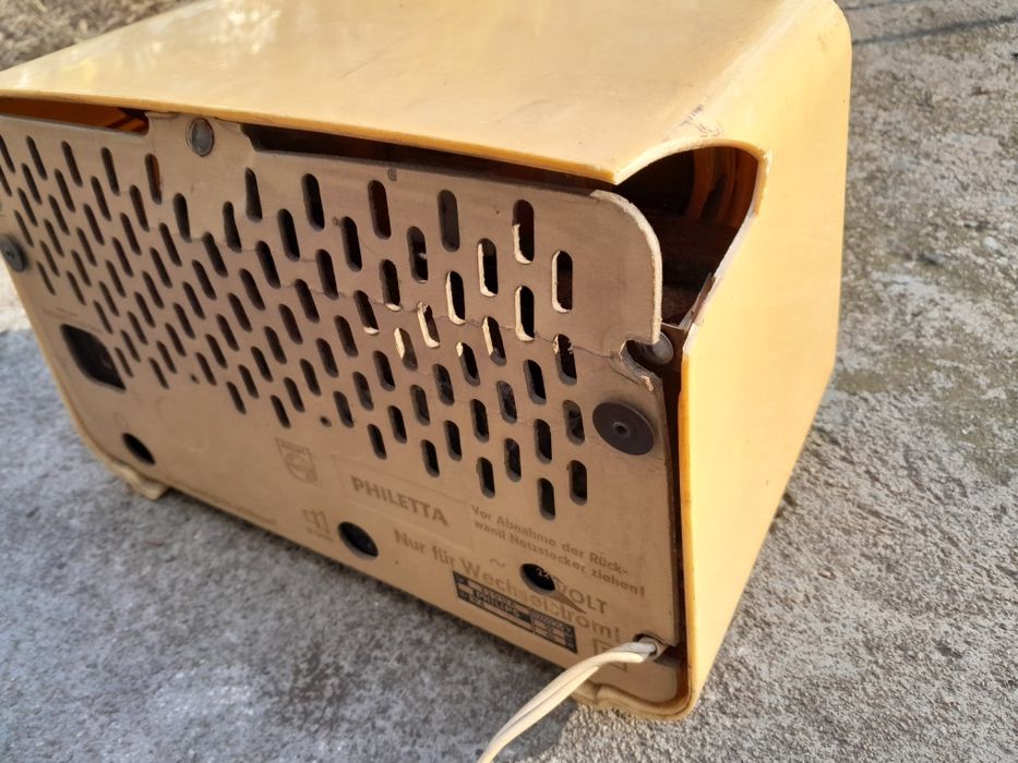 Старо радио Philips Philetta B2D13A 60-те години