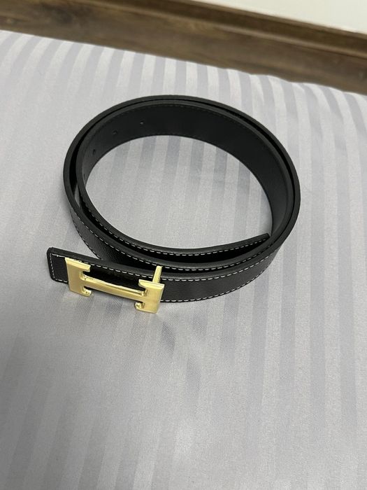 Curea Hermes noua din piele neagra cu catarama aurie lungime 110,cm