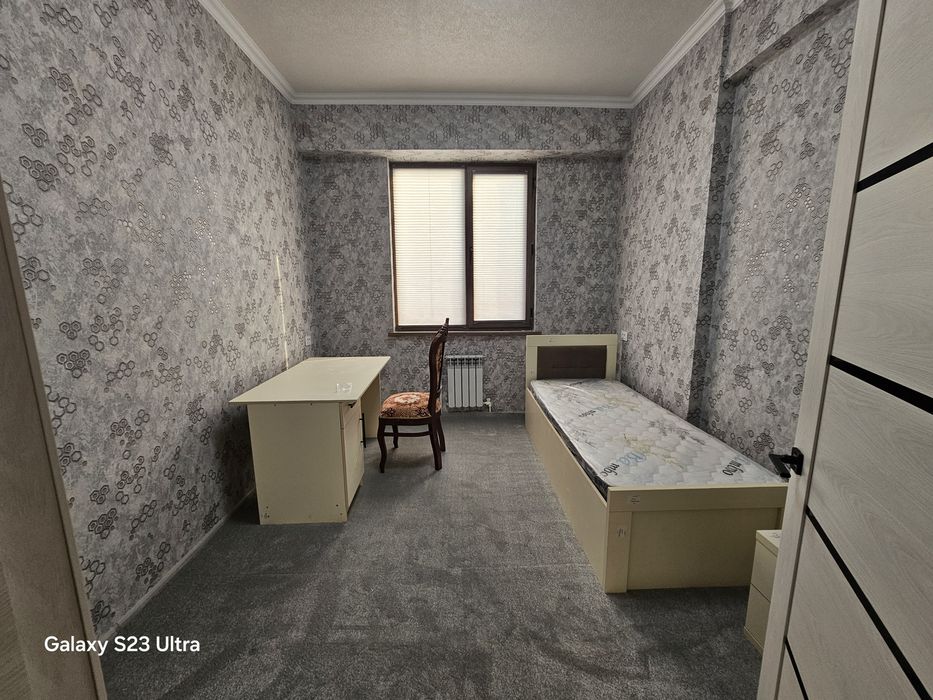 Uy sotiladi 3 xonalik barcha jixozlari bilan