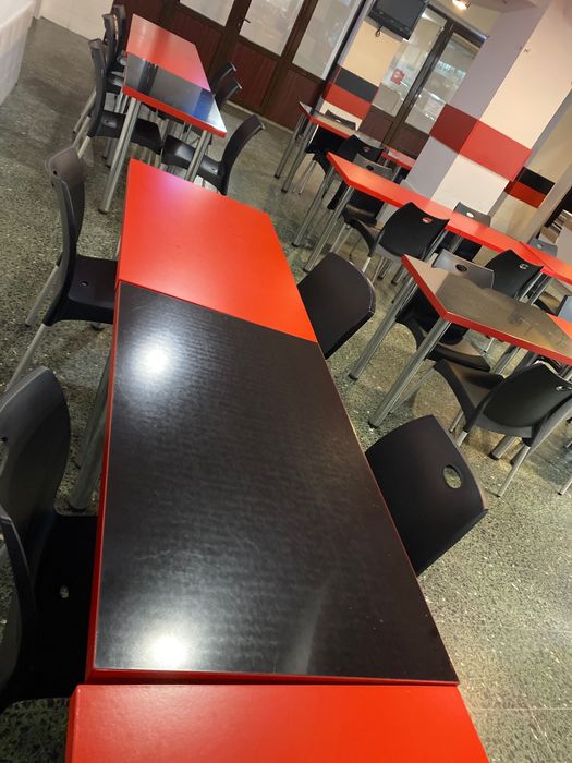 Mese moderne, solide – ideale pentru cafenele & fast-food