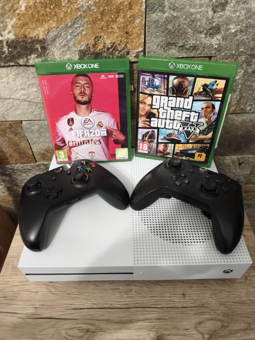 Xbox One S 500GB HDD cu +20 jocuri + 2 Manete + 2 Jocuri pe CD ( GTA5 + Fifa 20 )+ Accesorii