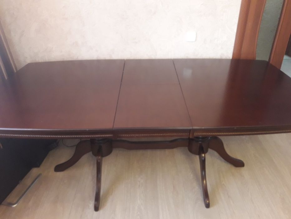 Стол обеденный раздвижной.