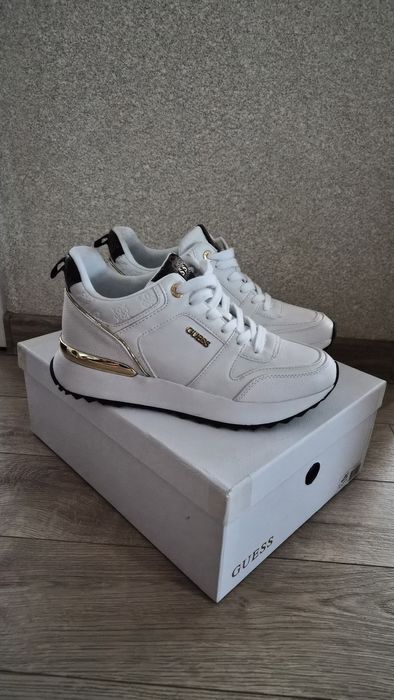 Дамски маратонки -GUESS  40 номер
