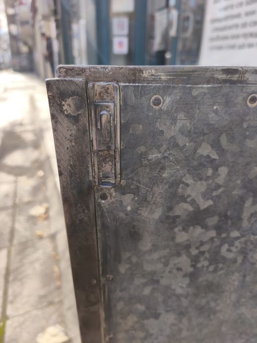 Метална аптекарска витрина от царско време