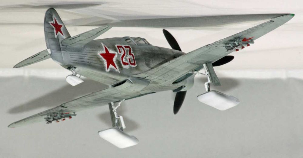 Сборная модель самолета Як-1 (Моделист, 1/48)