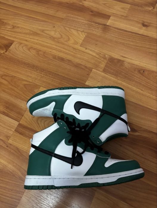 Adidasi     Nike