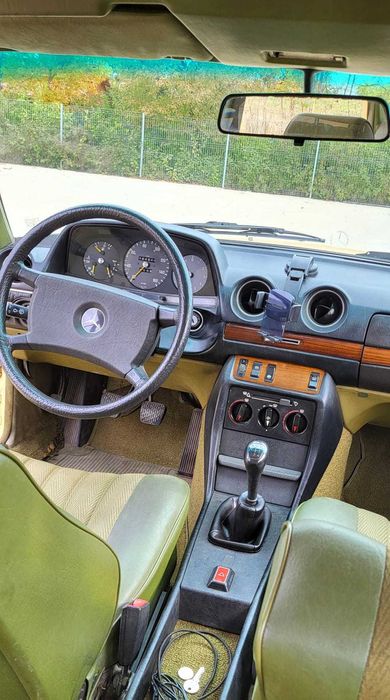 Mercedes-Benz W123 200D – Vehicul istoric Retromobil