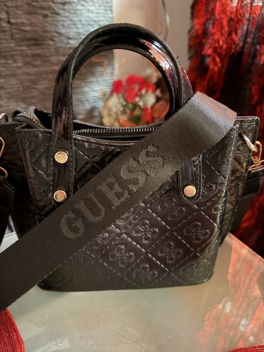 Дамска чанта Guess