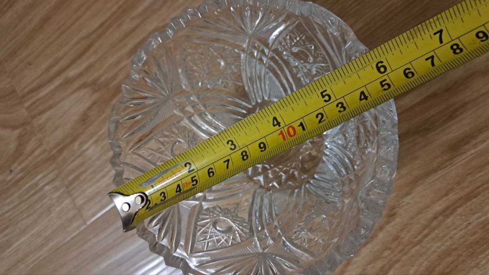 Хрустальная вазочка