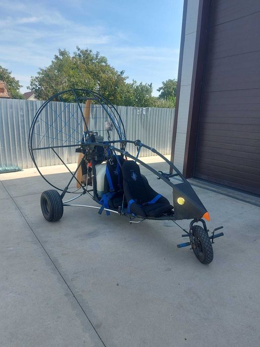 Vând paramotor triciclu