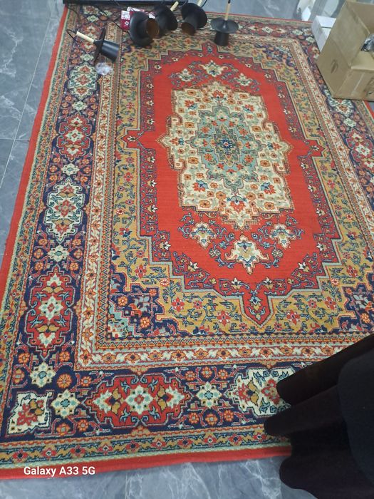 Гилам сотилади янги холатда