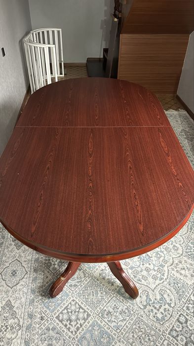 Стол (гостинная, кухонная)