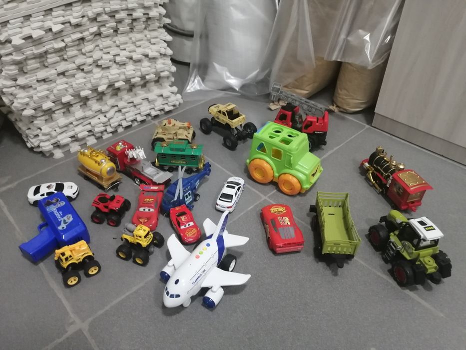 Игрушки, машинки