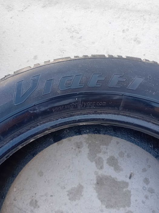 Продам комплект покрышек