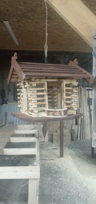 Кормушка, скворечник для птиц