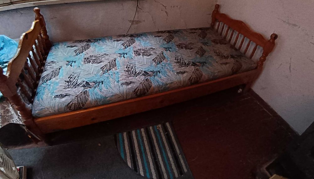 Единично легло с матрак