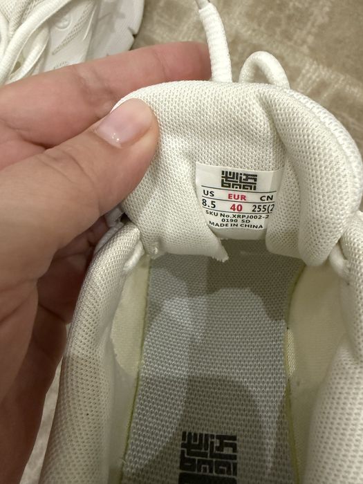 Кроссовки женские