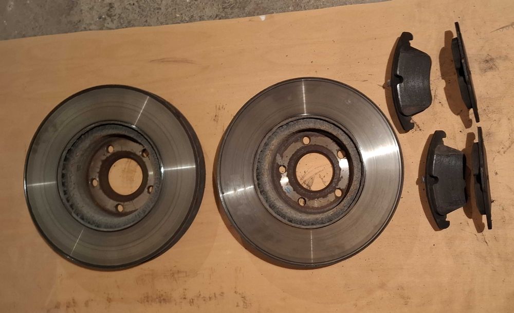 Комплект предни дискове и накладки Форд Мондео 4