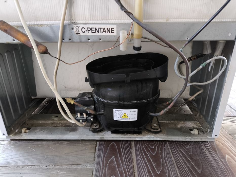 Продам морозильную камеру Indesit