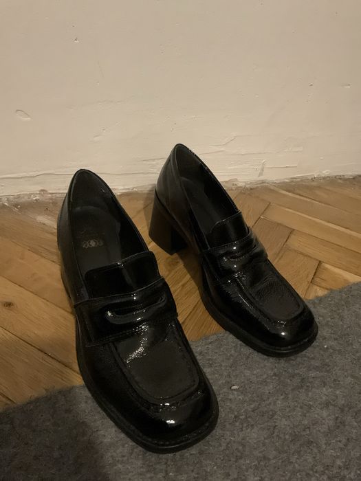 Обувки на висок ток